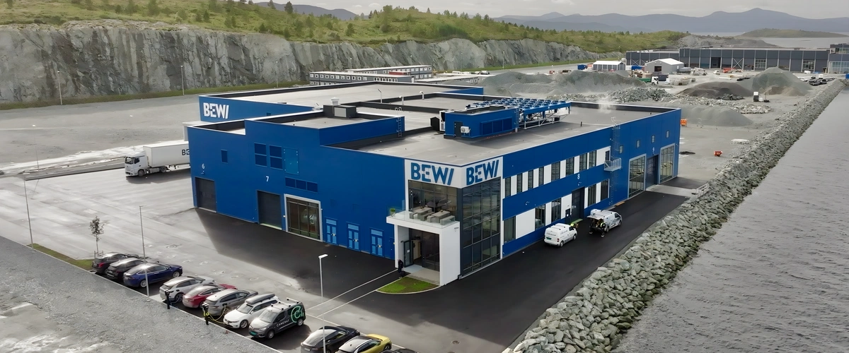 Bewi Jøsnøya, Jøsnøya, Hitra